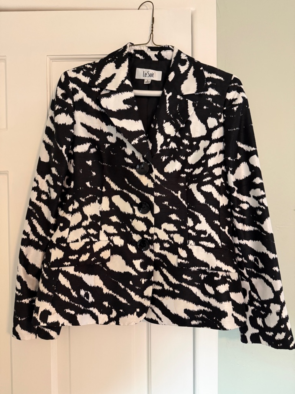 Le Suit Black and White Abstract Patterned Blazer and Pants